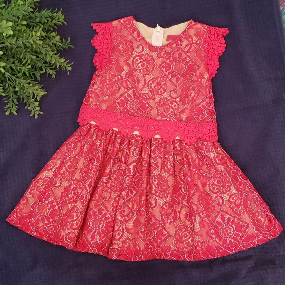 NWOT Beautiful Little Girls Lace Dress